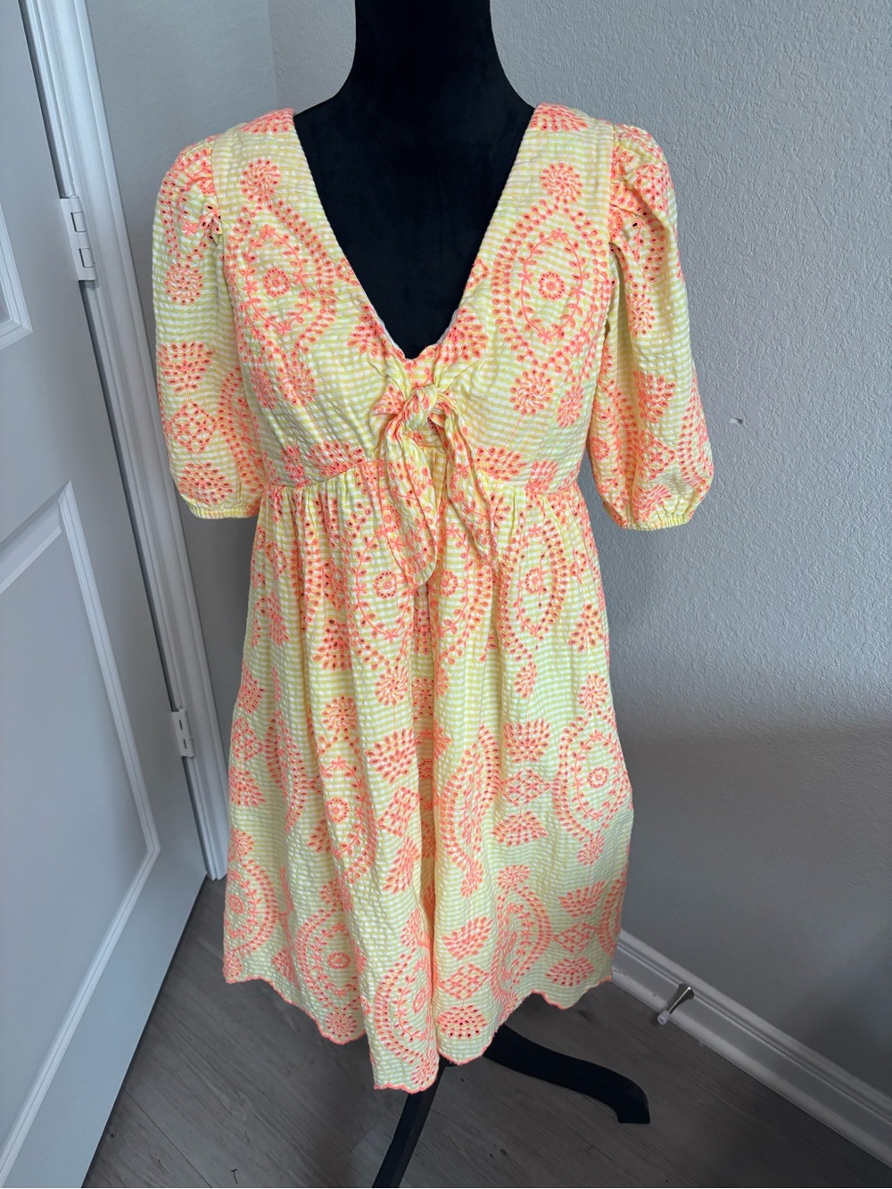 Lilly Pulitzer Sarafina Short Sleeve Eyelet Calla Yellow Gingham Size 8 - Picture 6 of 6